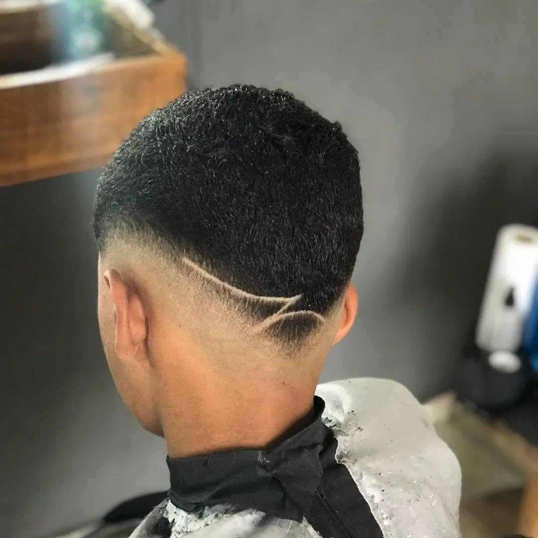 Corte masculino com freestyle geométrico