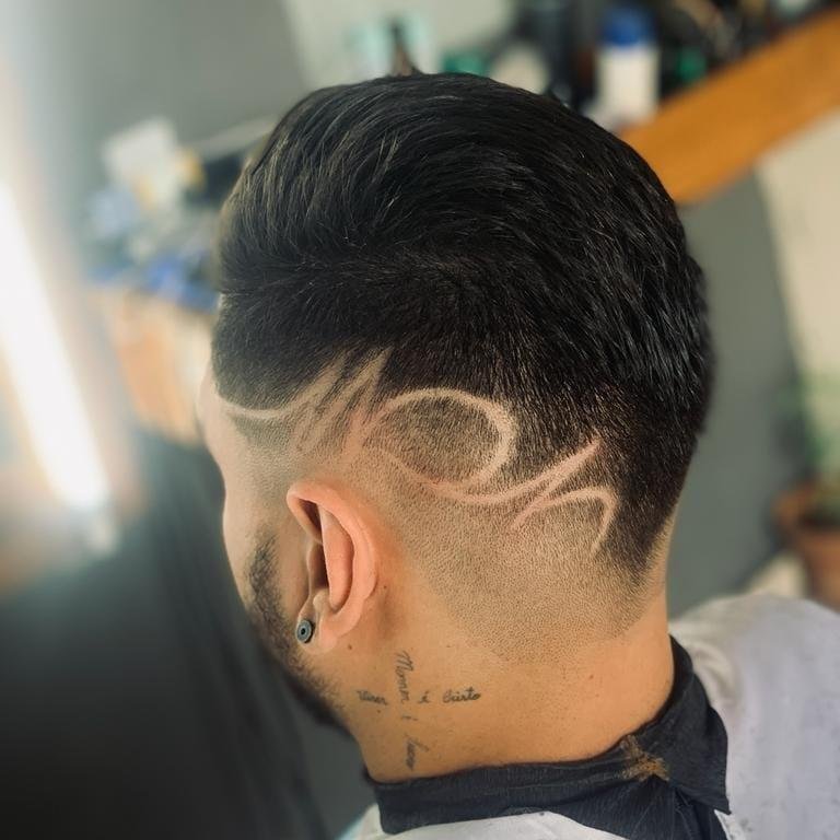 Corte masculino com desenho freestyle
